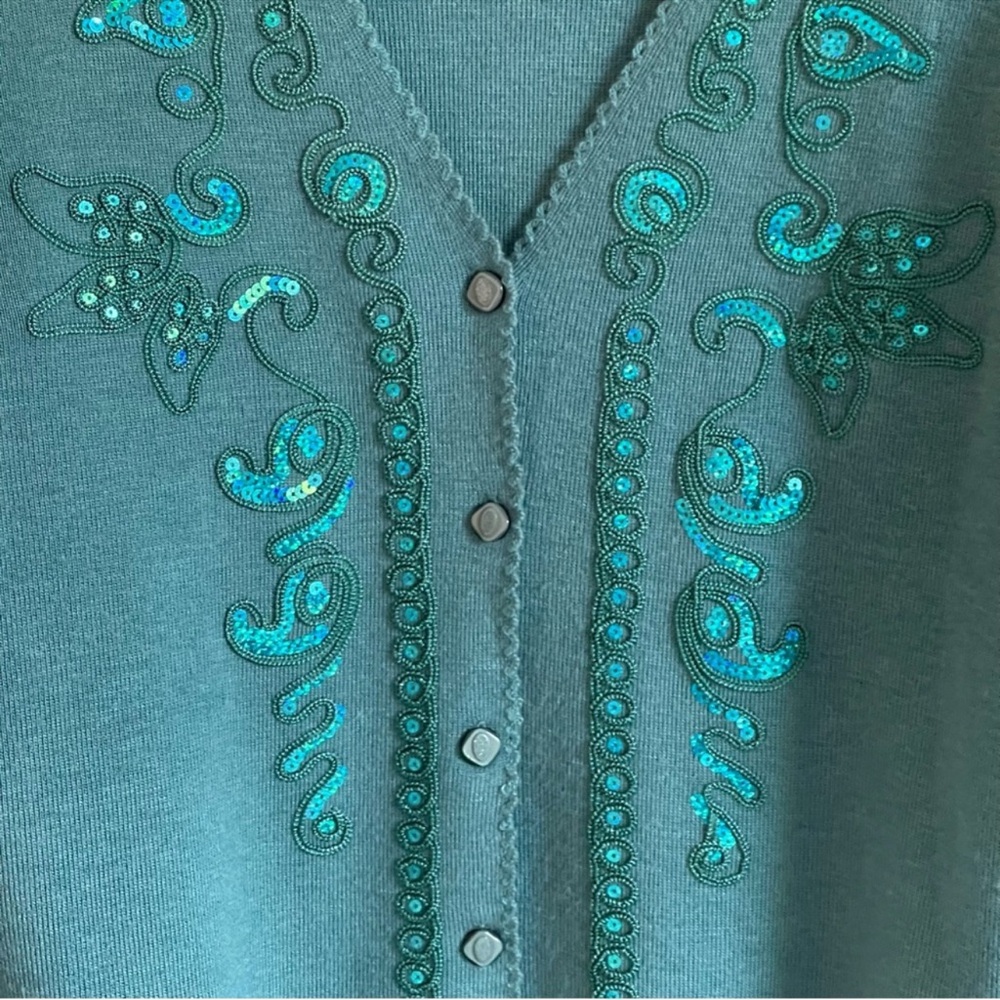 Green Cardigan Sweater V-Neck Long Sleeve Buttons Sequin Embroidered Size Medium - Picture 2 of 7